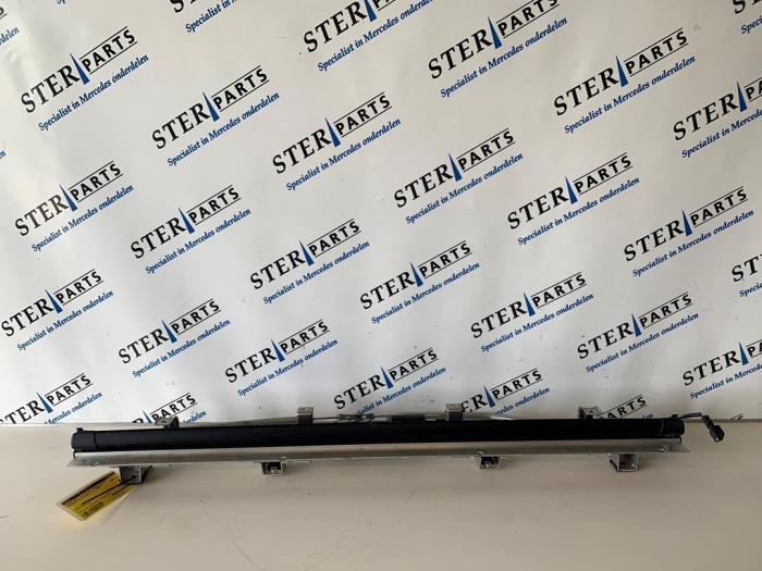 Zonnescherm elektrisch midden-achter van een Mercedes CLS-Kl, Auto-onderdelen, Interieur en Bekleding, Mercedes-Benz, Gebruikt