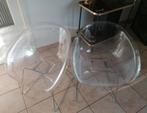 Chaises transparentes