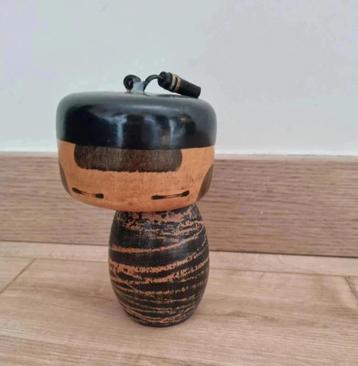 Rare kokeshi « Odori » (mouvement) de Chiyomatsu, Kano (u) disponible aux enchères