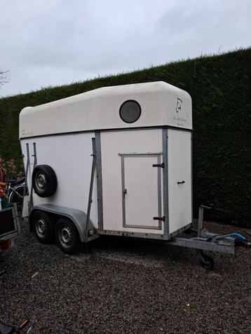 2 paarden trailer 1500 € beschikbaar voor biedingen