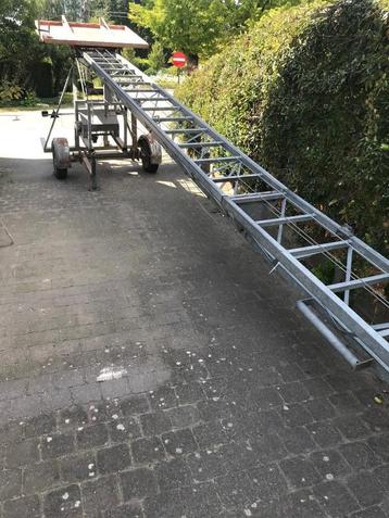 Bouwlift van 9m hoog op 230v. beschikbaar voor biedingen