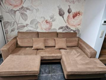 Zetel met ligstuk en poef beschikbaar voor biedingen