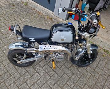 Te koop een 50cc monkey / gorila brommer beschikbaar voor biedingen