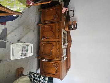 Antieke eikenhouten meubels en andere te koop, leeg huis beschikbaar voor biedingen