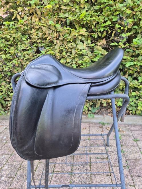 Childeric DSC 17.5 monoblad dressuurzadel, Dieren en Toebehoren, Paarden en Pony's | Hoofdstellen en Tuigage, Gebruikt, Dressuur