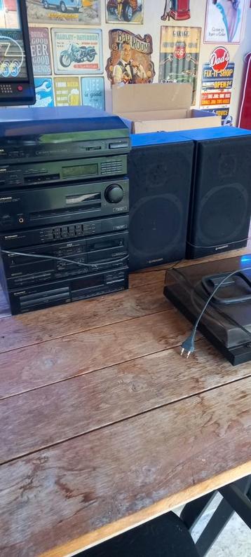 Stereo  installatie  beschikbaar voor biedingen