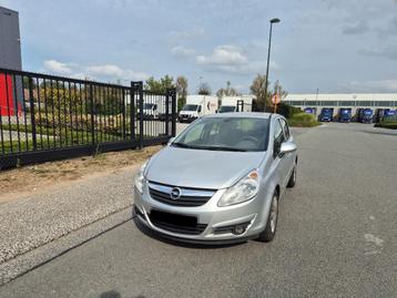 Opel Corsa 1.2i - 86.000 km - Airco + Contrôle/ Carpass