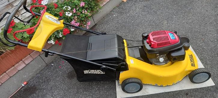 IRONSIDE HONDA GCV160 5,5PK ZELFTREKKER BENZINE GRASMACHINE, Tuin en Terras, Grasmaaiers, Zo goed als nieuw, Ophalen