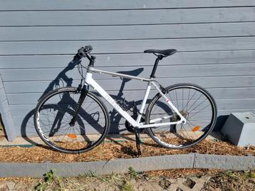 TRIBAN dames koersfiets maat M beschikbaar voor biedingen