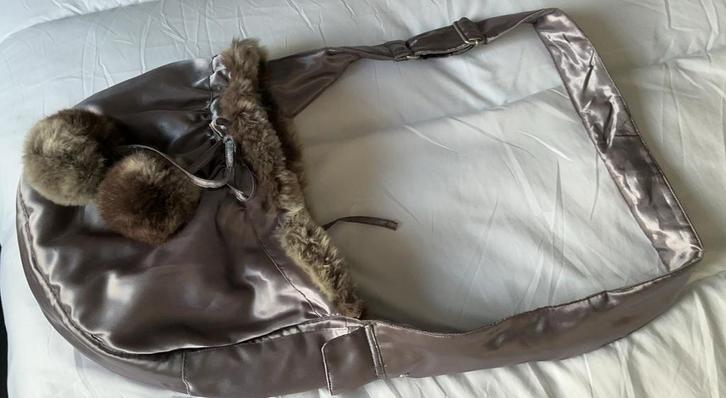 Mon Bonbon draagzak grijs voor klein hondje met (pels), Animaux & Accessoires, Accessoires pour chiens, Comme neuf, Enlèvement