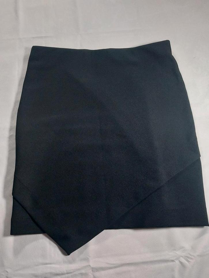 Jupe type portefeuille courte noire, Kleding | Dames, Rokken, Zo goed als nieuw, Maat 38/40 (M), Zwart, Boven de knie, Ophalen of Verzenden