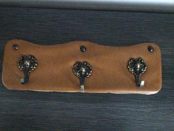 Vintage sleutelrekje of kapstok beschikbaar voor biedingen