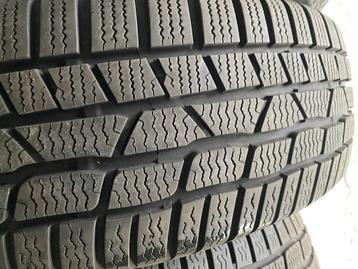 4 Pneus neige Continental 215/65 R17 99 T, état irréprochabl beschikbaar voor biedingen