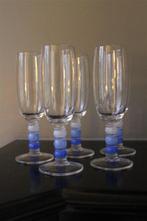 Glazen met blauw in voet, Huis en Inrichting, Keuken | Servies, Glas, Glas of Glazen, Ophalen of Verzenden, Zo goed als nieuw
