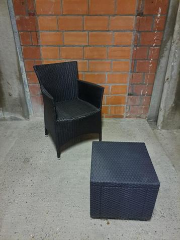 Tuinzetel met bijzettafel. beschikbaar voor biedingen