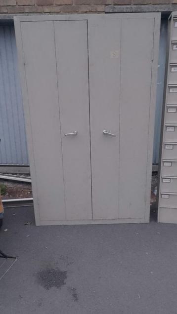 kabinet  beschikbaar voor biedingen