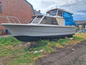 Boot, project. Met binnenboordmoter, Watersport en Boten, Motorboten en Motorjachten, Ophalen, Gebruikt, Diesel, Polyester