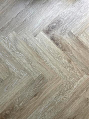 VYGO Lynwood Beige. Parquet chevrons. IMPERMO.  beschikbaar voor biedingen