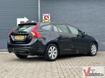 Volvo V60 1.6 T3 Kinetic | Leder | Climate | Cruise | Navi |, Auto's, Volvo, 139 g/km, Zwart, Start-stop-systeem, Overige kleuren