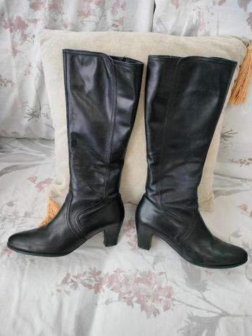 Belles bottes pour femmes en cuir noir de la marque Gabor