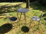 Massief gelakte FERMOB-tafel + 3 FERMOB Silver Moon-stoelen, Tuin en Terras, Tuintafels, Ophalen, Zo goed als nieuw, Rond, Metaal