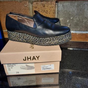 Chaussures noires à semelles compensées beschikbaar voor biedingen