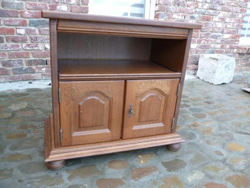 Armoire avec 2 portes et tablettes extensibles meuble TV, Maison & Meubles, Armoires | Commodes, Enlèvement ou Envoi