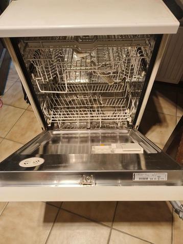 vaatwasmachine beschikbaar voor biedingen