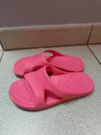 Roze slippers / badslippers maat 31 in perfecte staat., Enlèvement ou Envoi, Comme neuf, Autres types, Fille