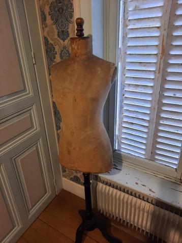 oude paspop vrouw mannequin beschikbaar voor biedingen