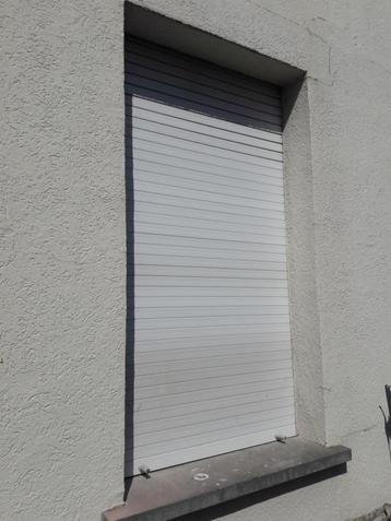 Inbouw rolluik wit 1m05 x 1m83 beschikbaar voor biedingen