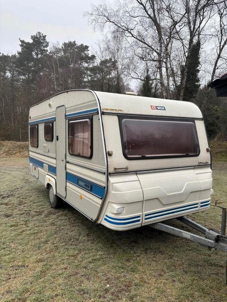 Wilk, Caravans en Kamperen, Caravans, Particulier, tot en met 4, 750 - 1000 kg, Wilk, 4 tot 5 meter, Ophalen