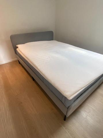 Ikea bed (bedframe + matras) beschikbaar voor biedingen