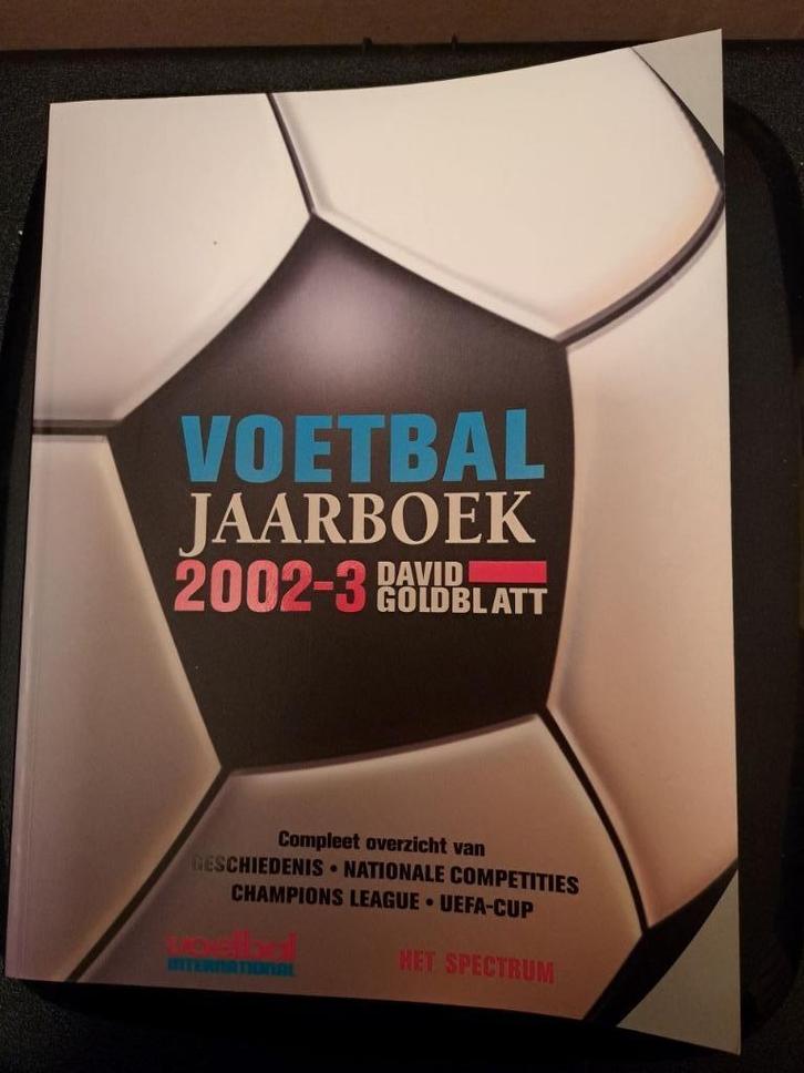 VOETBAL JAARBOEK 2002 - 2003, Boeken, Sportboeken, Zo goed als nieuw, Balsport, Ophalen of Verzenden