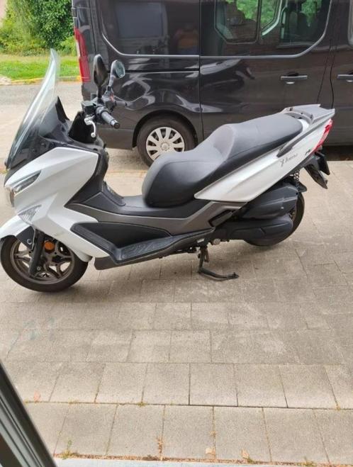 Kymco motor/scooter 125cc zo goed als nieuw, Motos, Motos | Marques Autre, Particulier, Scooter, plus de 35 kW, 1 cylindre, Enlèvement