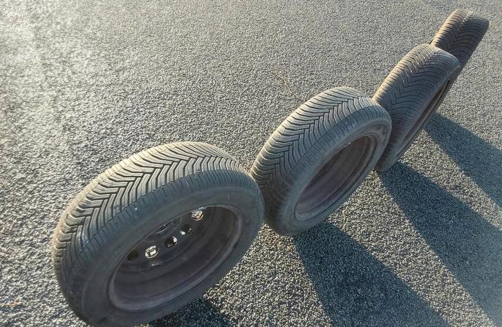 Jantes Audi/VW/Seat/Skoda avec pneus 4-saisons 205/55-16, Autos : Pièces & Accessoires, Pneus & Jantes, Pneus et Jantes, 4 Saisons