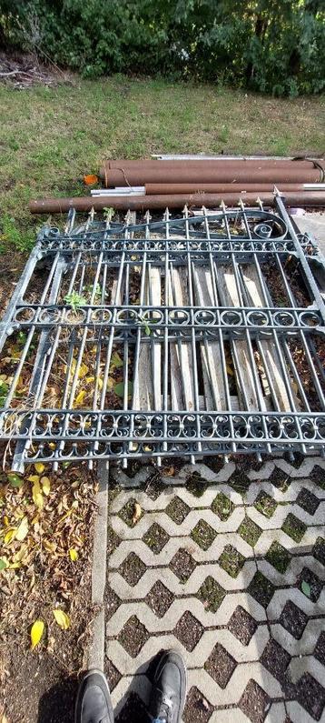 Smeedijzeren poort beschikbaar voor biedingen