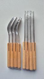 Art. 890 COUVERTS - 4 pièces, Envoi, Neuf, Autres matériaux, Ensemble de couverts