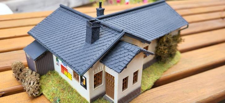 faller huis, Hobby en Vrije tijd, Modeltreinen | H0, Zo goed als nieuw, Brug, Tunnel of Gebouw, Ophalen of Verzenden