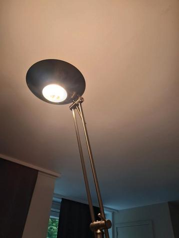 Staande halogeenlamp  beschikbaar voor biedingen