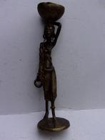 Sculpture en bronze de Derme Morou, Envoi