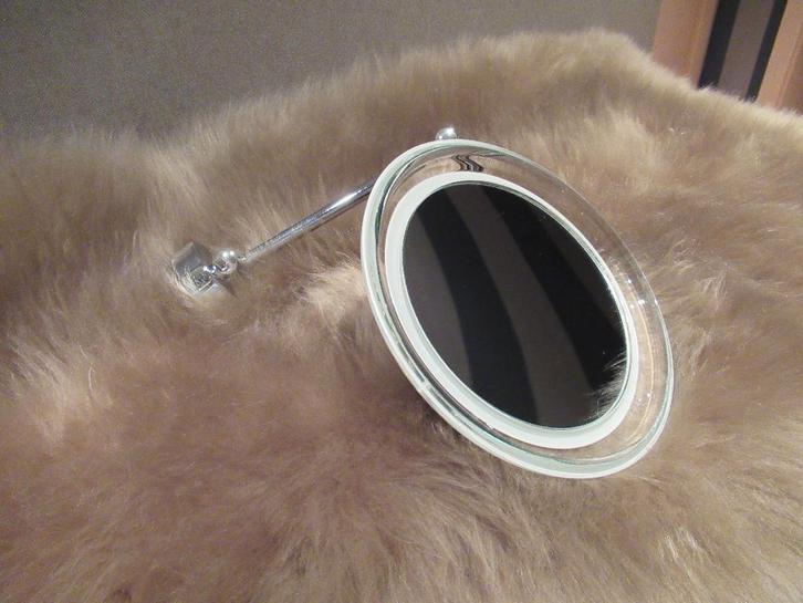 Nieuwe vergrotende spiegel met licht, Huis en Inrichting, Woonaccessoires | Spiegels, Nieuw, Minder dan 50 cm, Minder dan 100 cm