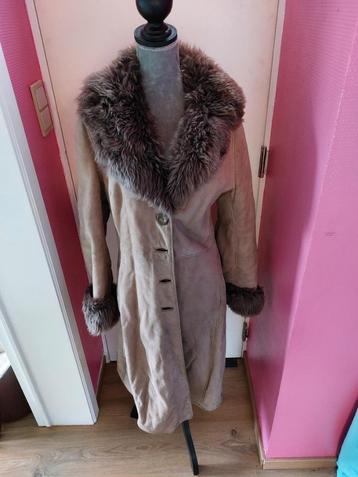 À VENDRE MANTEAU RETOURNÉ  VINTAGE ANNÉE 1950 beschikbaar voor biedingen