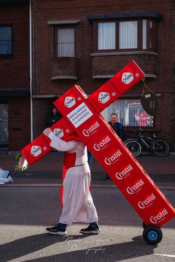 Bierkruis met jezus kostuum beschikbaar voor biedingen