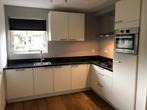 Volledig witte matte keuken, Ophalen, Wit, Hoekkeuken, Graniet of Steen
