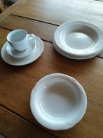 Servies hotelporselein 66 stuks, Huis en Inrichting, Keuken | Servies, Ophalen, Zo goed als nieuw, Bord(en), Effen