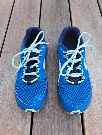 Blauwe loop- of sportschoenen in mooie staat. Maat 40. beschikbaar voor biedingen