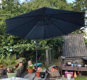 Grote zweefparasol zie beschrijving onderaan beschikbaar voor biedingen