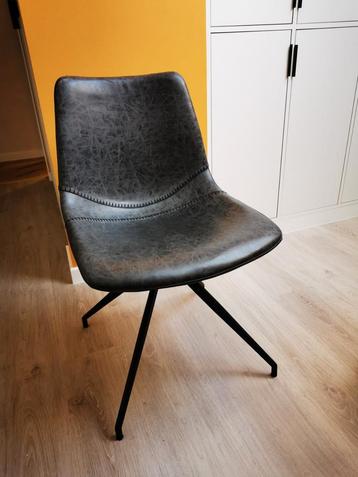 6 stoelen beschikbaar voor biedingen