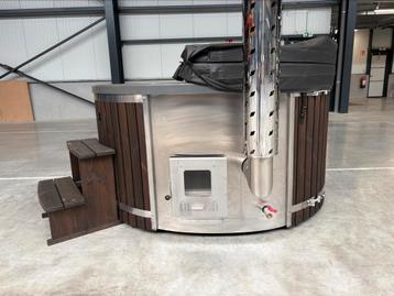 HOTTUB full option! beschikbaar voor biedingen